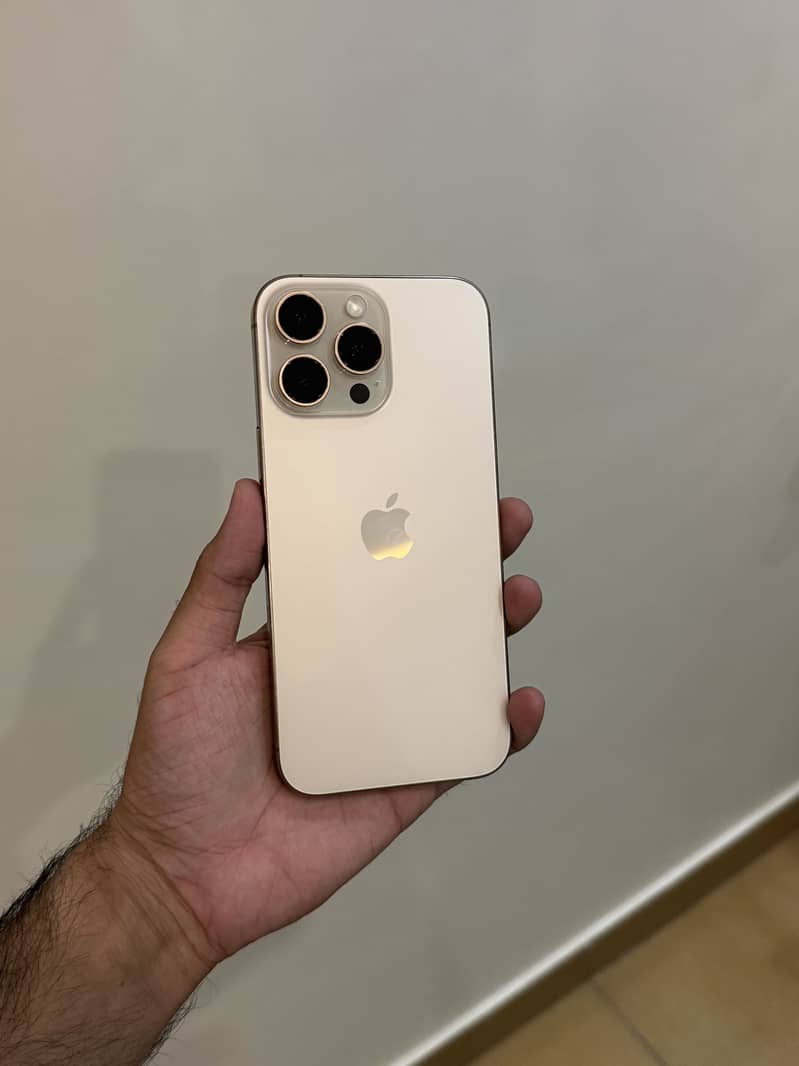 Apple iPhone 16 Pro Max 0