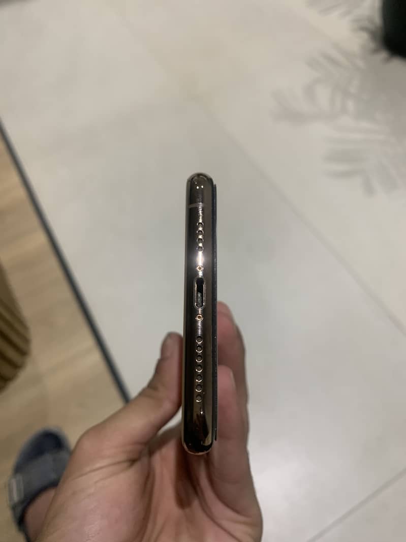 Apple iPhone 11 Pro Max 1