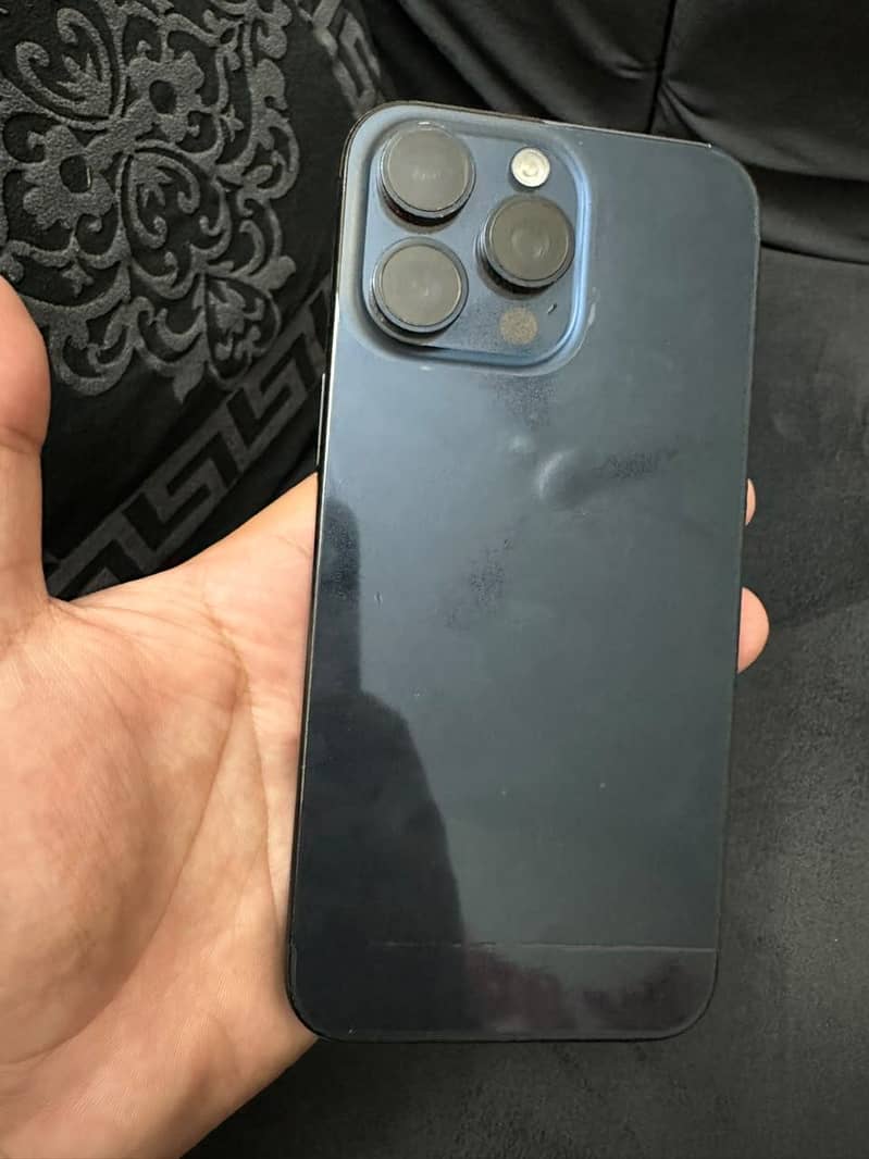 iPhone 15 Pro Max 1