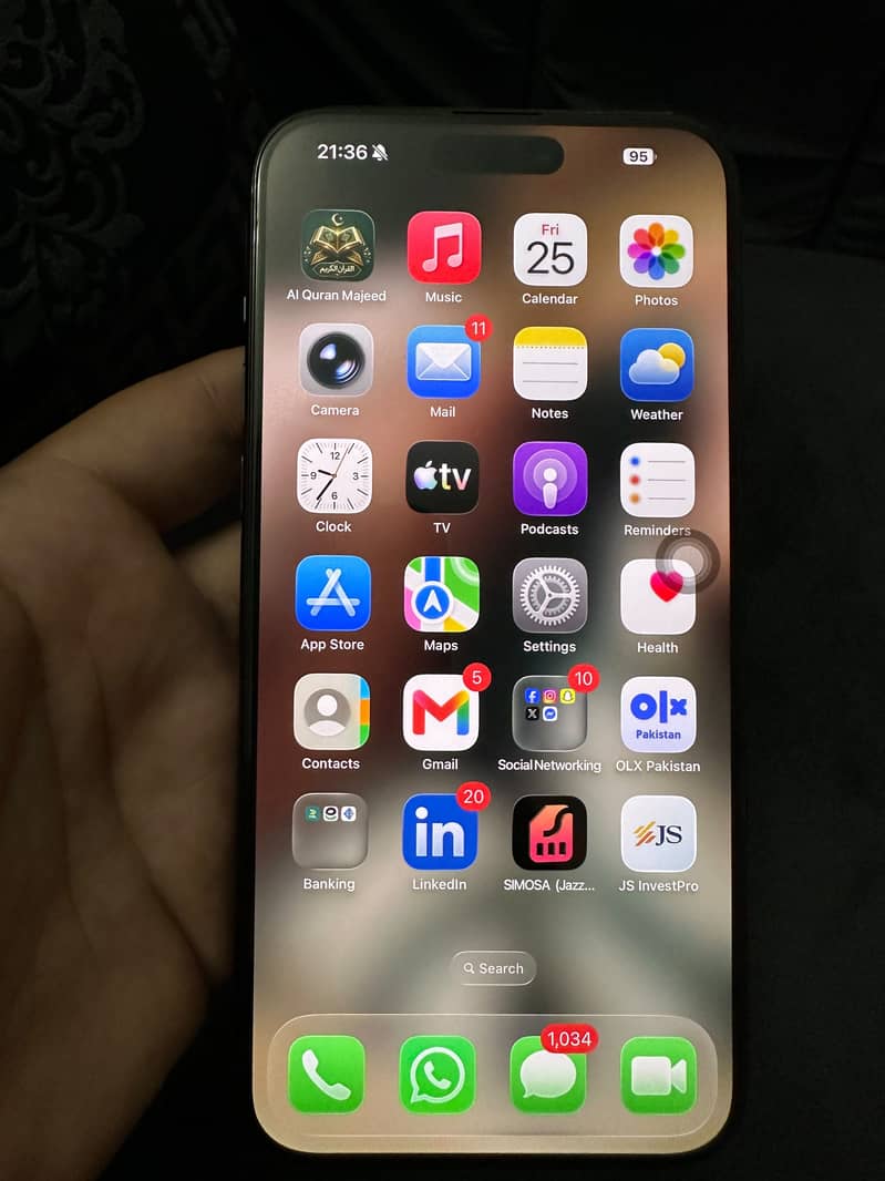 iPhone 15 Pro Max 4