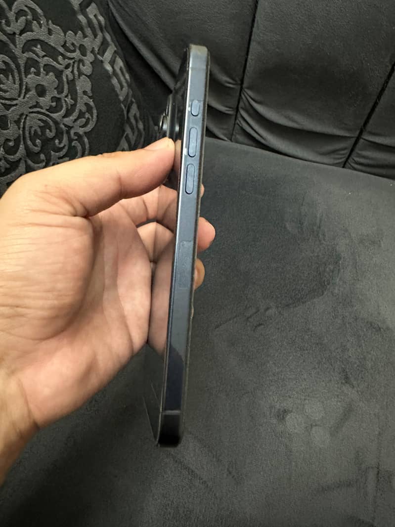 iPhone 15 Pro Max 6