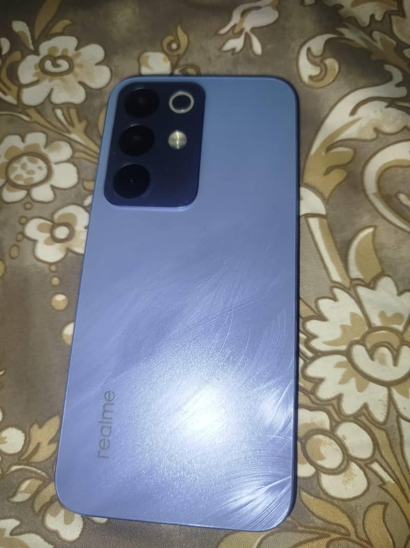 Realme C85 1