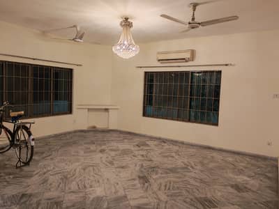 10 Marla full house Available For Rent Near Goldcrestmall In DHA Phase 4 Lahore