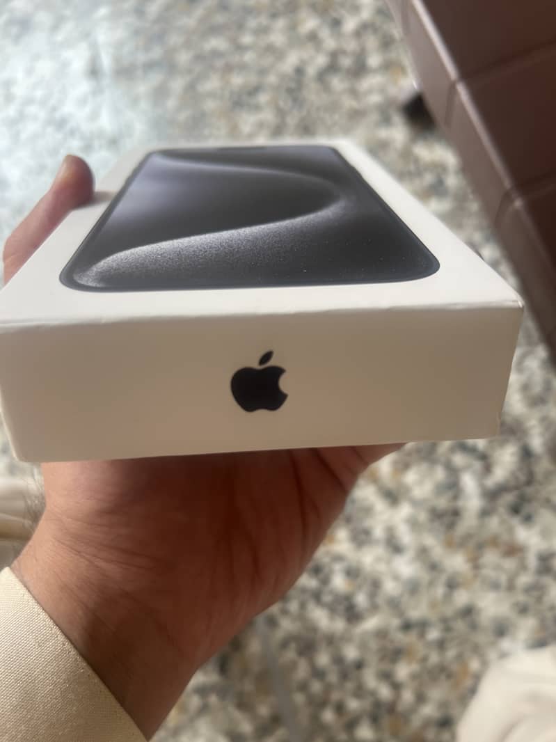 Apple iPhone 15 Pro Max 3