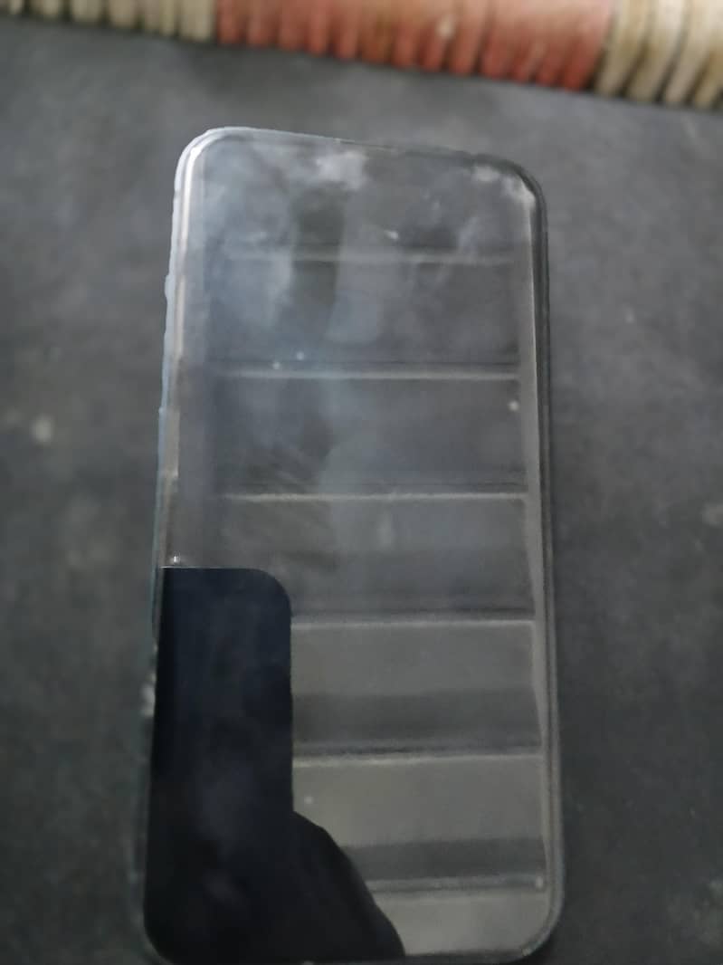 Apple iPhone 13 2