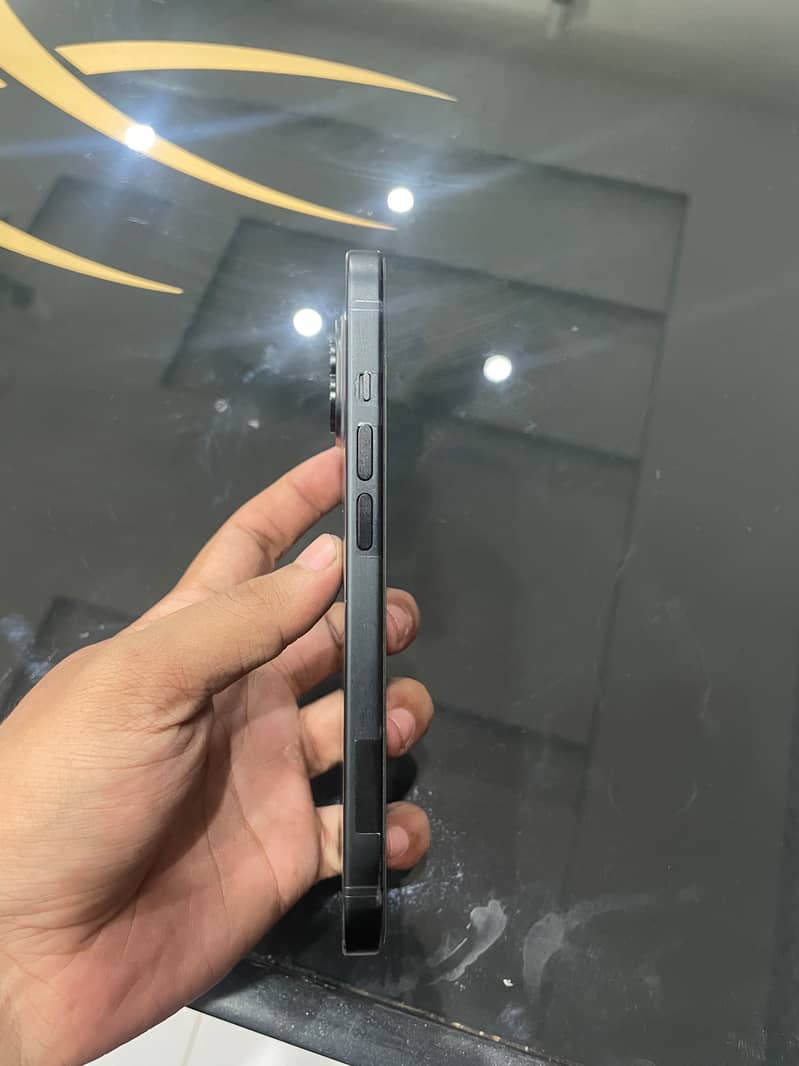 Apple iPhone 15 2