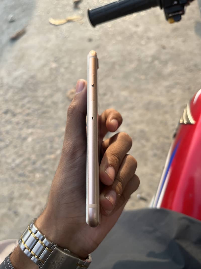 Apple iPhone 8 0