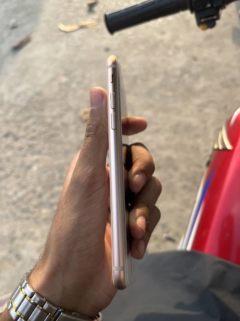 Apple iPhone 8 1