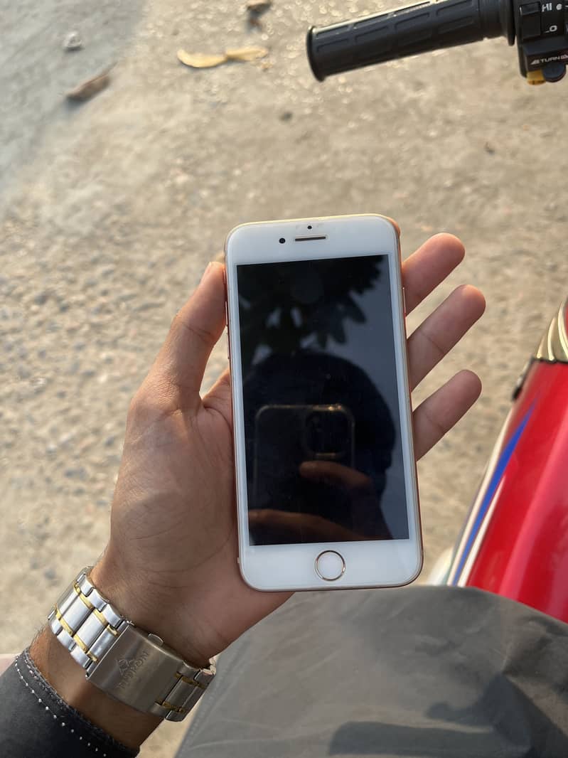 Apple iPhone 8 3