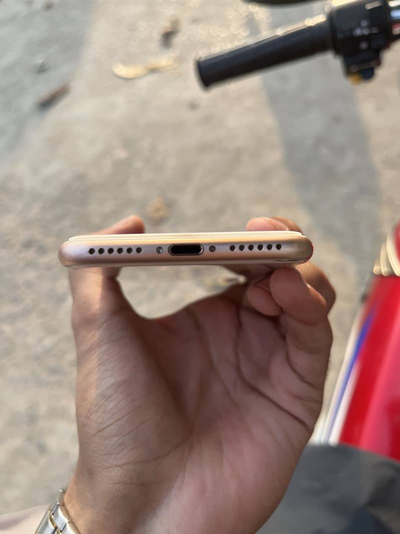 Apple iPhone 8 5