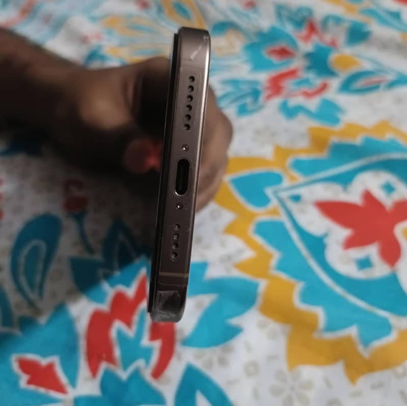 Apple iPhone 16 Pro Max 2