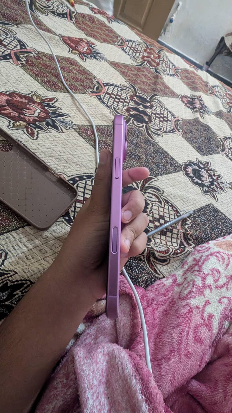 Apple iPhone 16 Plus 10
