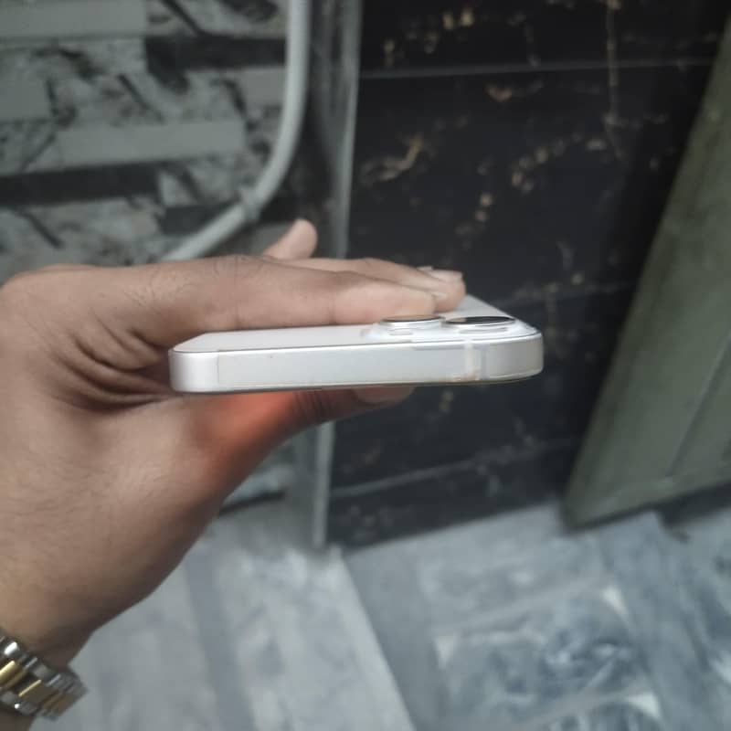 Apple iPhone 13 4