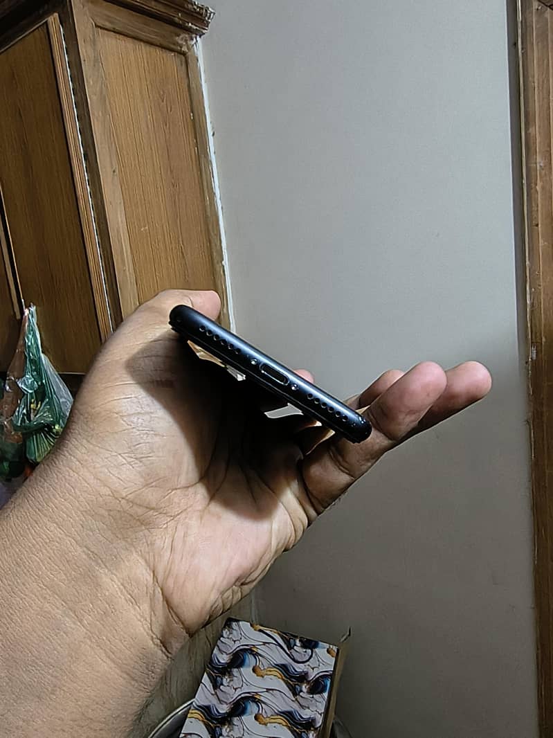Apple iPhone 7.128gb 4