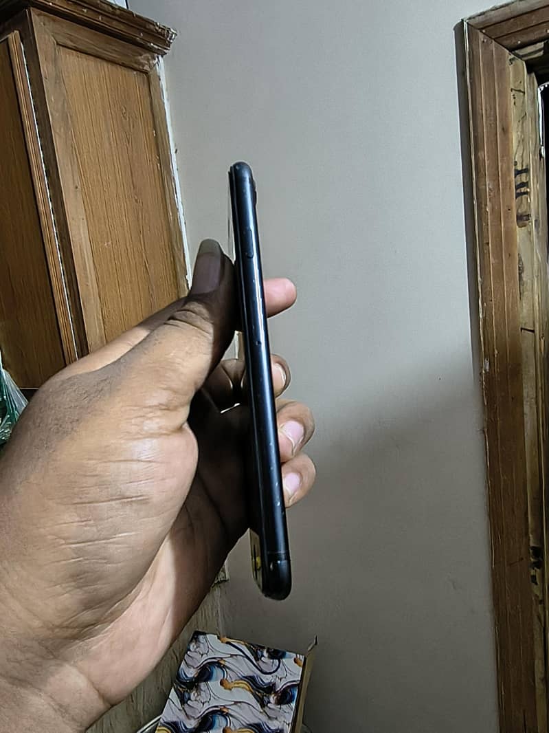 Apple iPhone 7.128gb 5