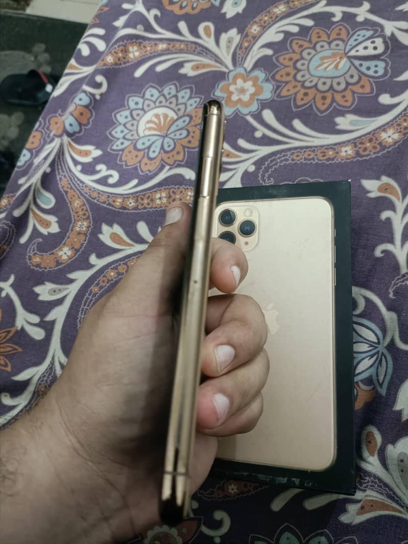Apple iPhone 11 Pro Max read add 1