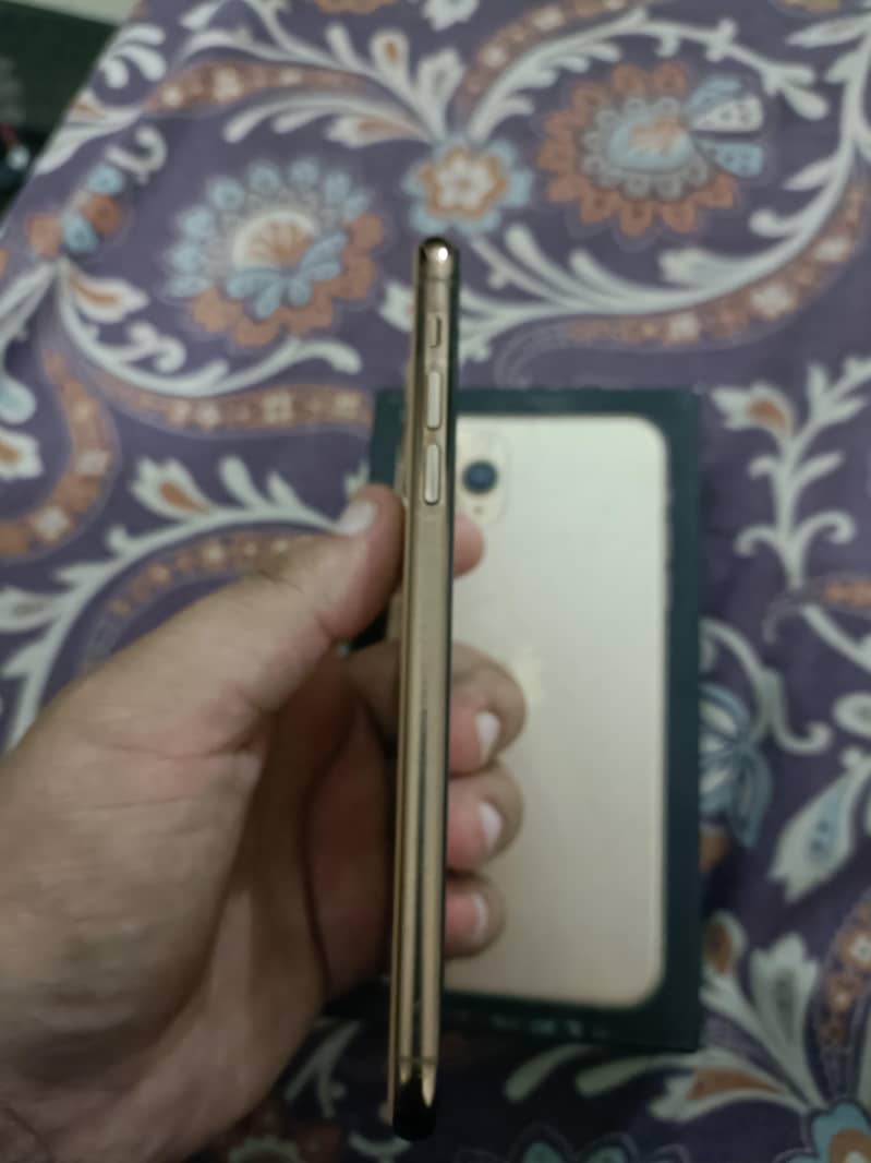 Apple iPhone 11 Pro Max read add 4