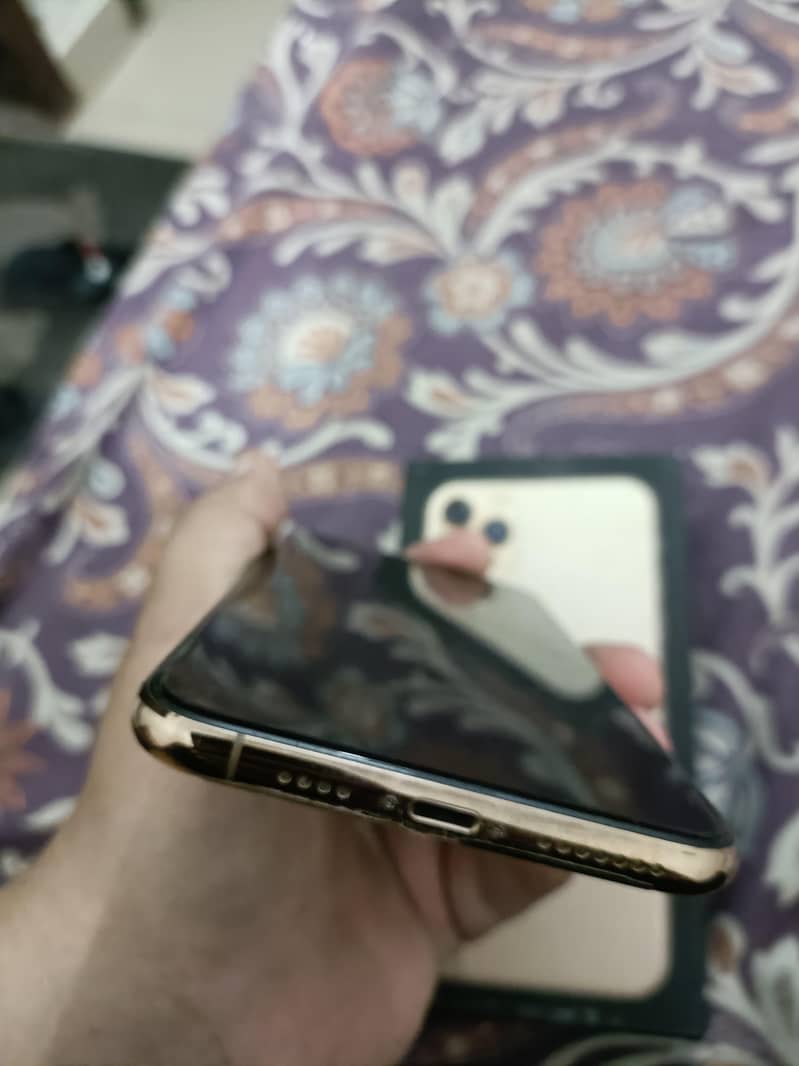 Apple iPhone 11 Pro Max read add 5