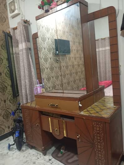 dressing table