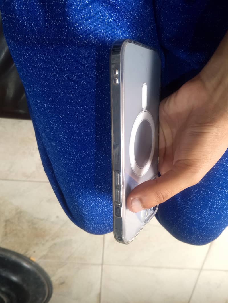 Apple iPhone 13 Pro Max 4
