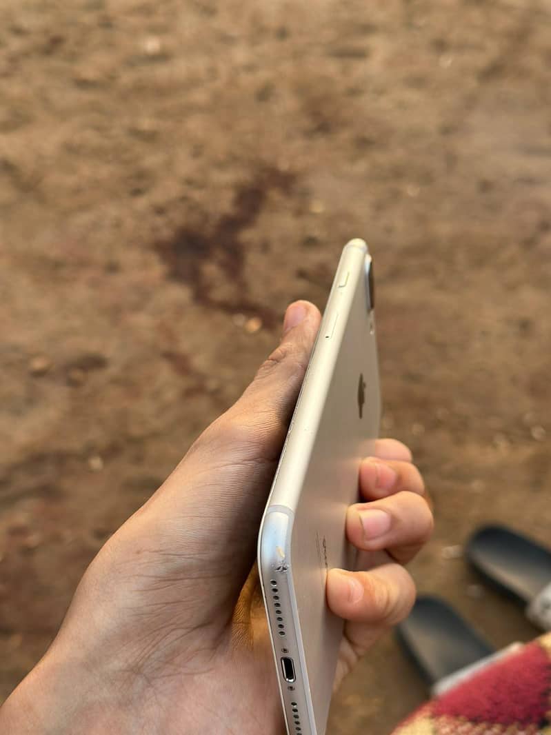 Apple iPhone 7 Plus 4