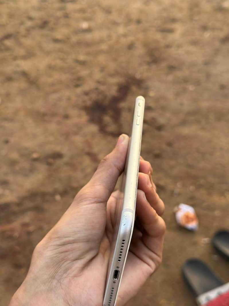 Apple iPhone 7 Plus 5