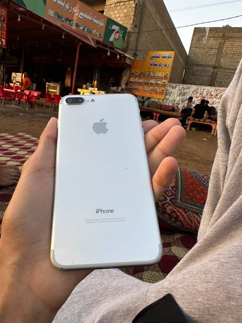 Apple iPhone 7 Plus 6