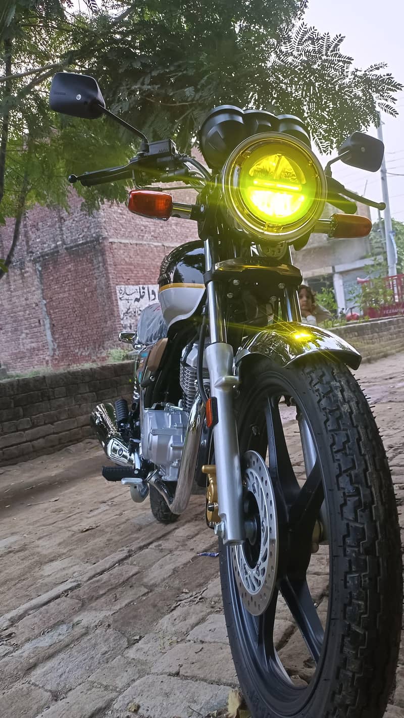 Honda CG 150 2 tone zero condition - Standard Bikes - 1120795355