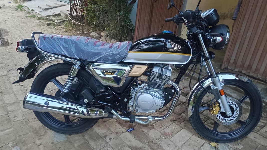 Honda CG 150 2 tone zero condition - Standard Bikes - 1120795355