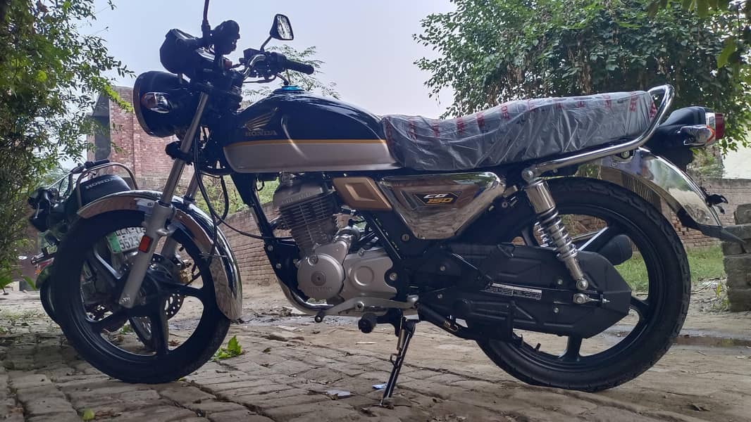 Honda CG 150 2 tone zero condition - Standard Bikes - 1120795355