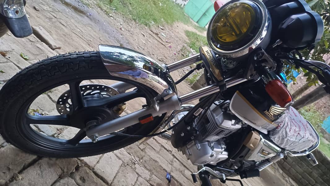 Honda CG 150 2 tone zero condition - Standard Bikes - 1120795355