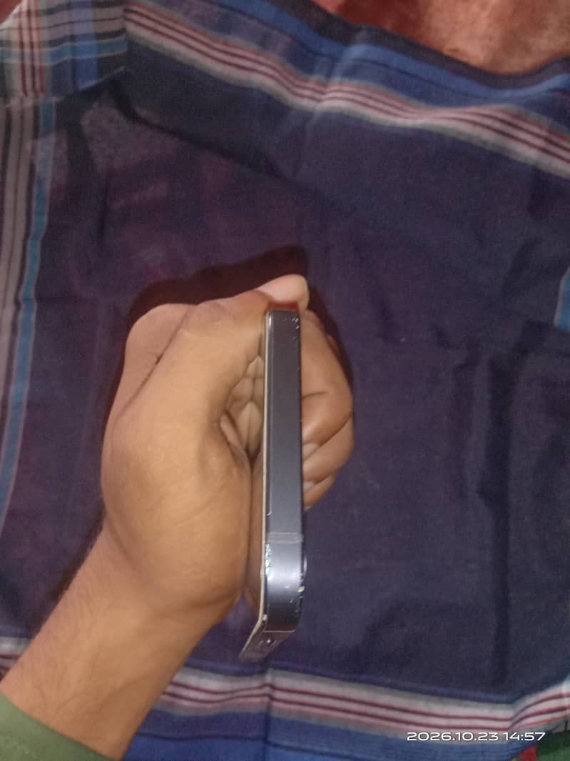 Apple iPhone 12 1