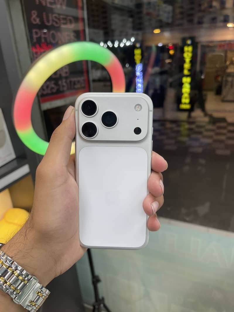 Apple iPhone 17 Pro 2