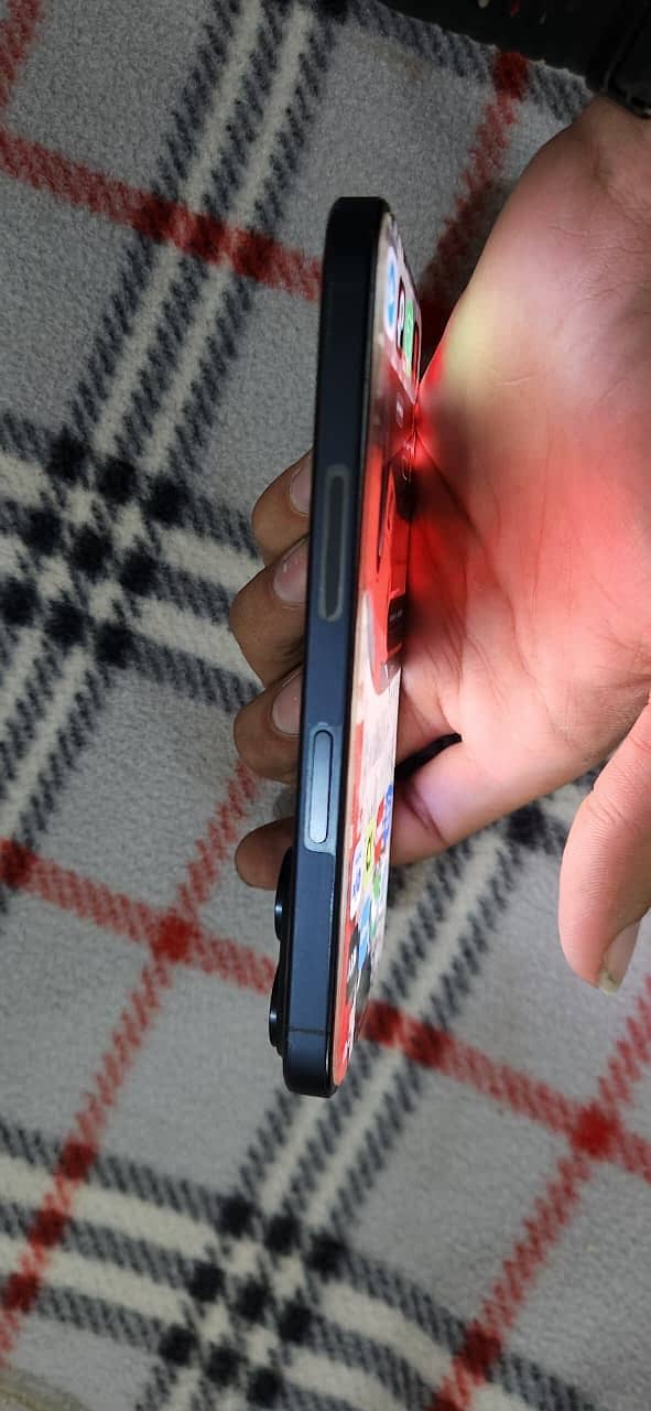 Apple iPhone 15 Pro 2