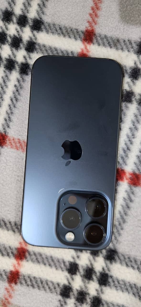 Apple iPhone 15 Pro 0