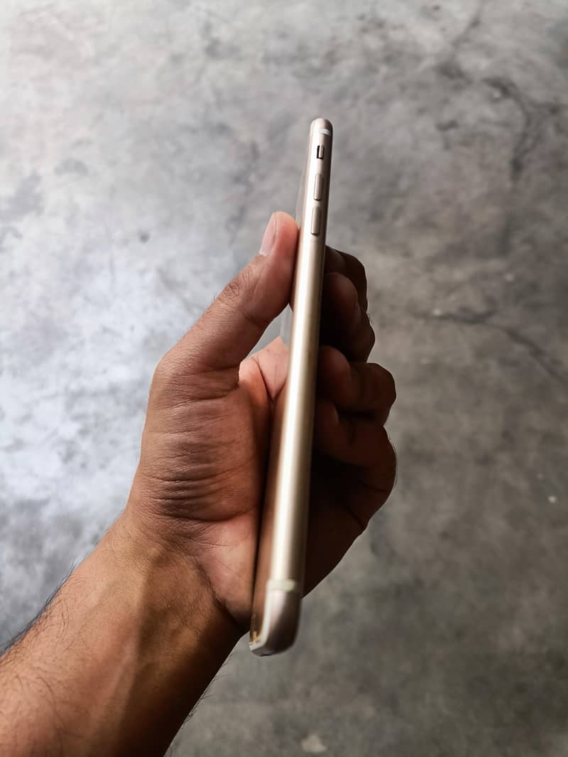 Apple iPhone 7 Plus 6