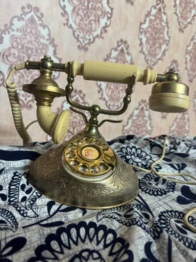 antique telephone set
