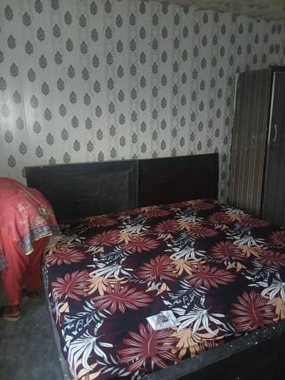 shahdma. markit room avail able o e room chkicten and bathroom attehed