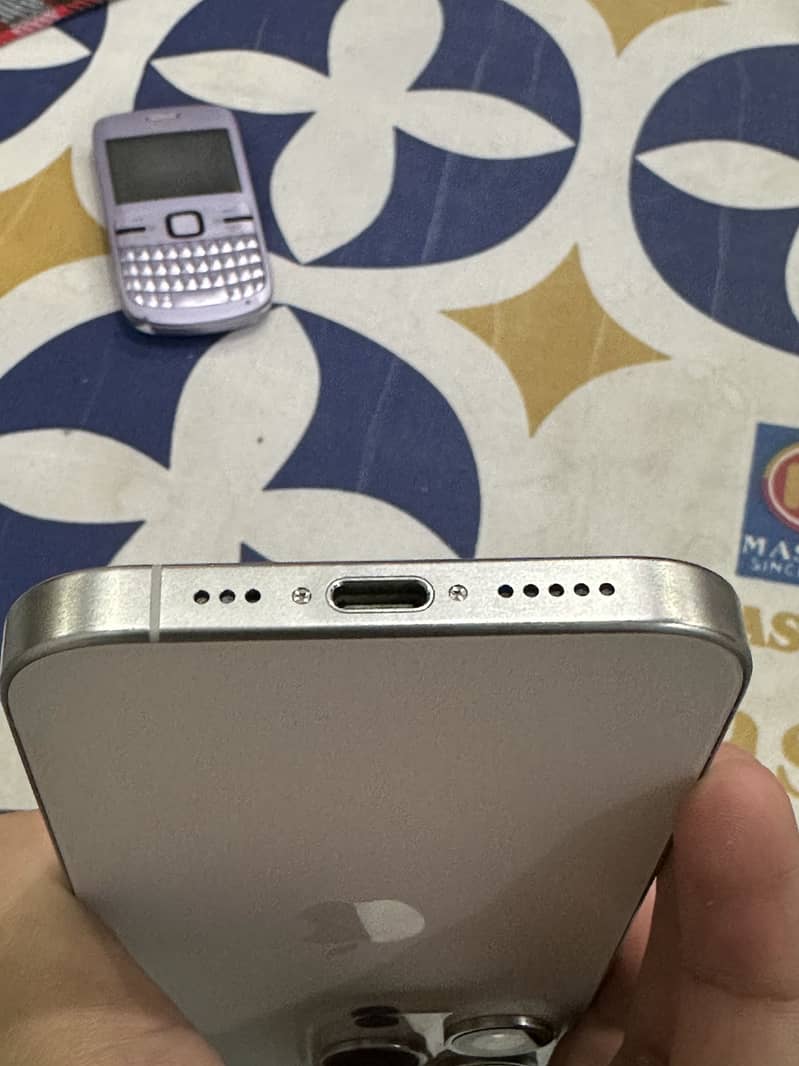 Apple iPhone 15 Pro 4