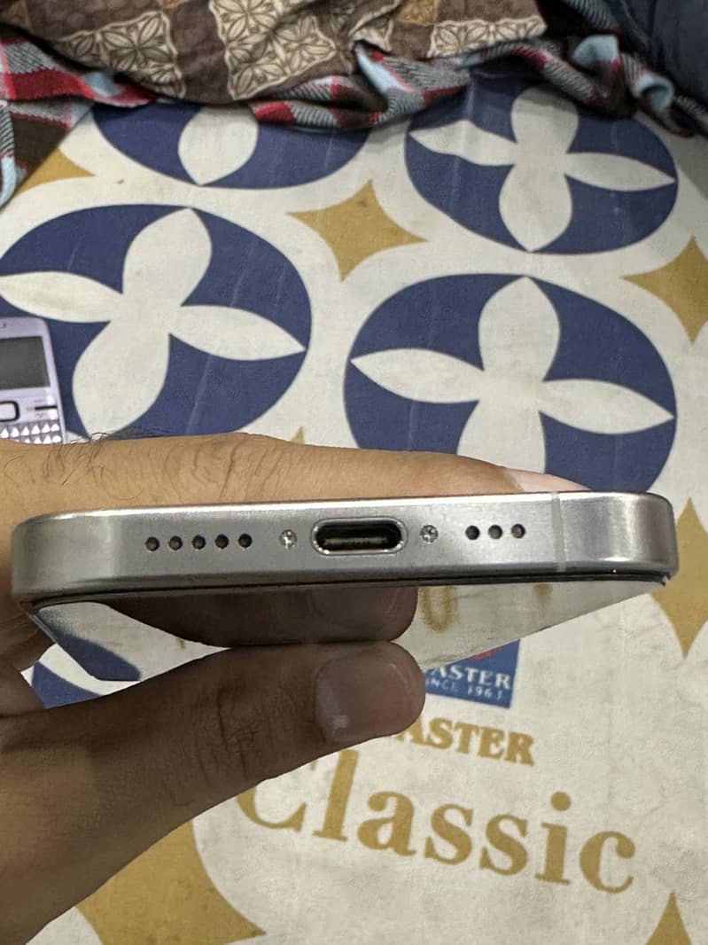 Apple iPhone 15 Pro 6