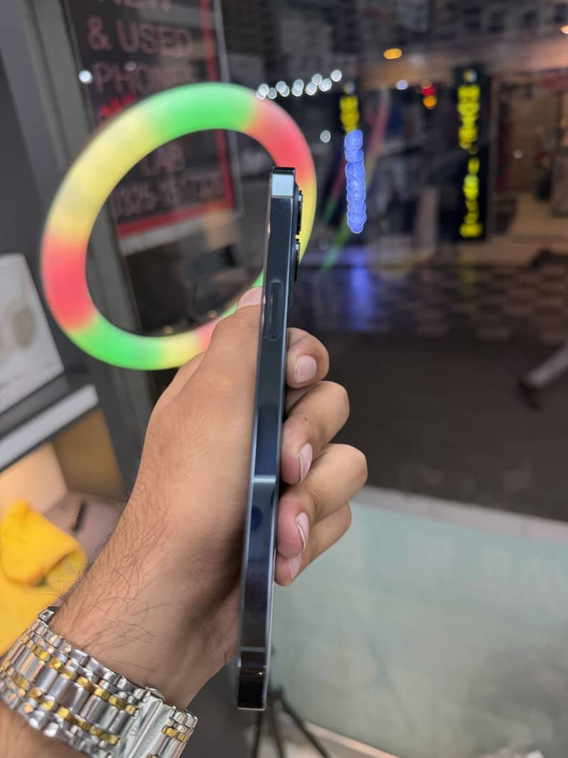 Apple iPhone 12 Pro Max 4