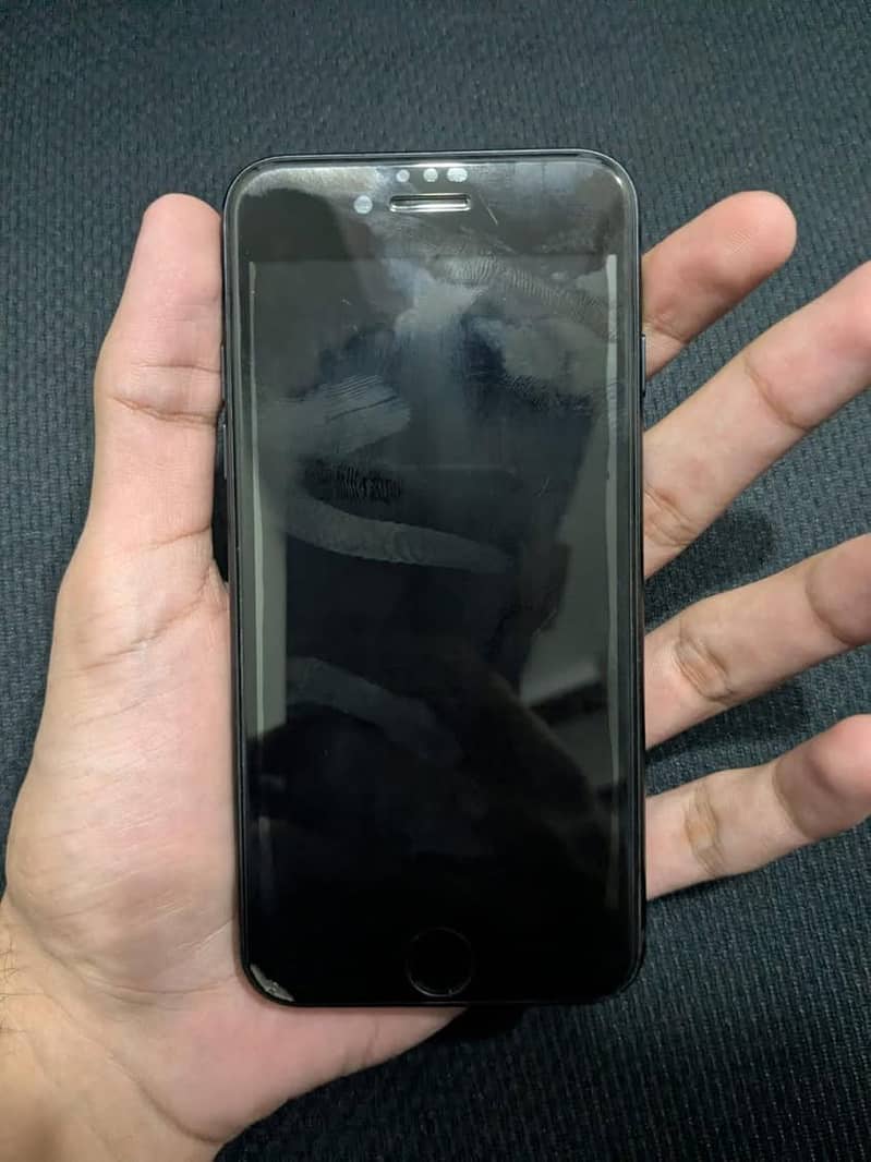 Apple iPhone SE 3 6