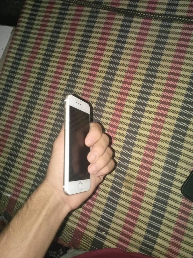 Apple iPhone 7 4