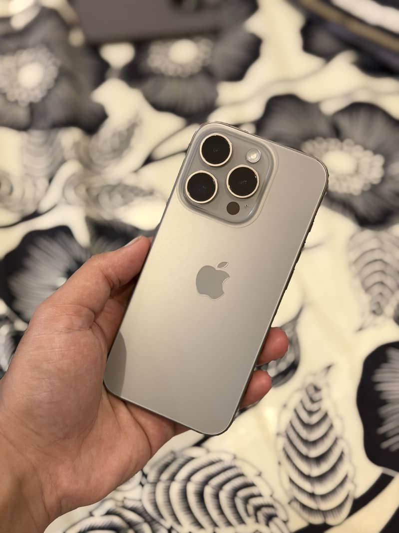 Apple iPhone 15 Pro 0