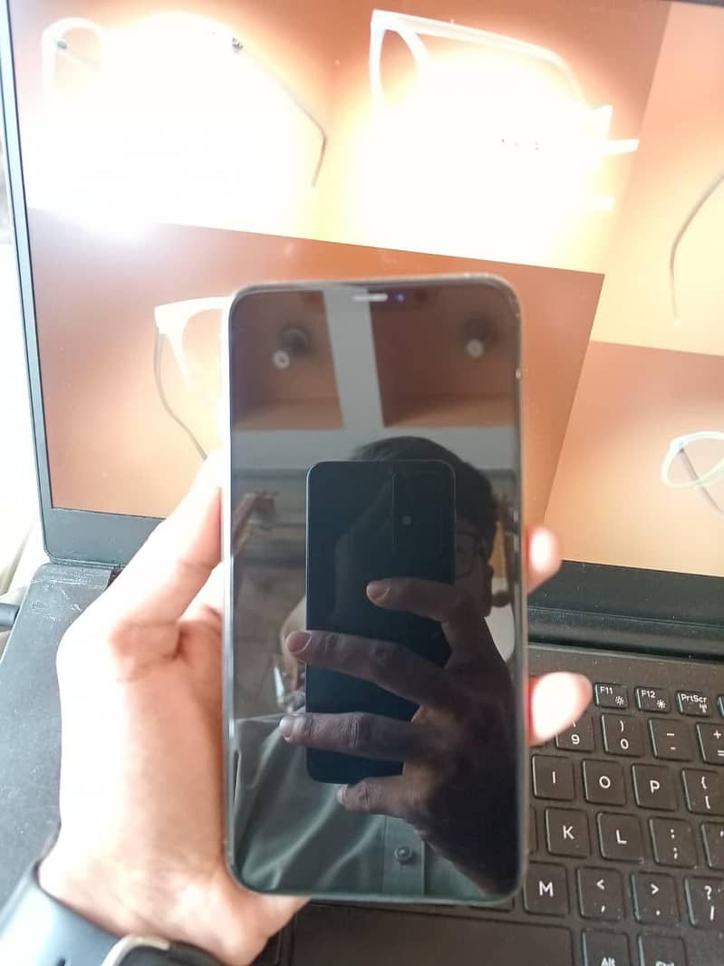 Apple iPhone XS Max 1