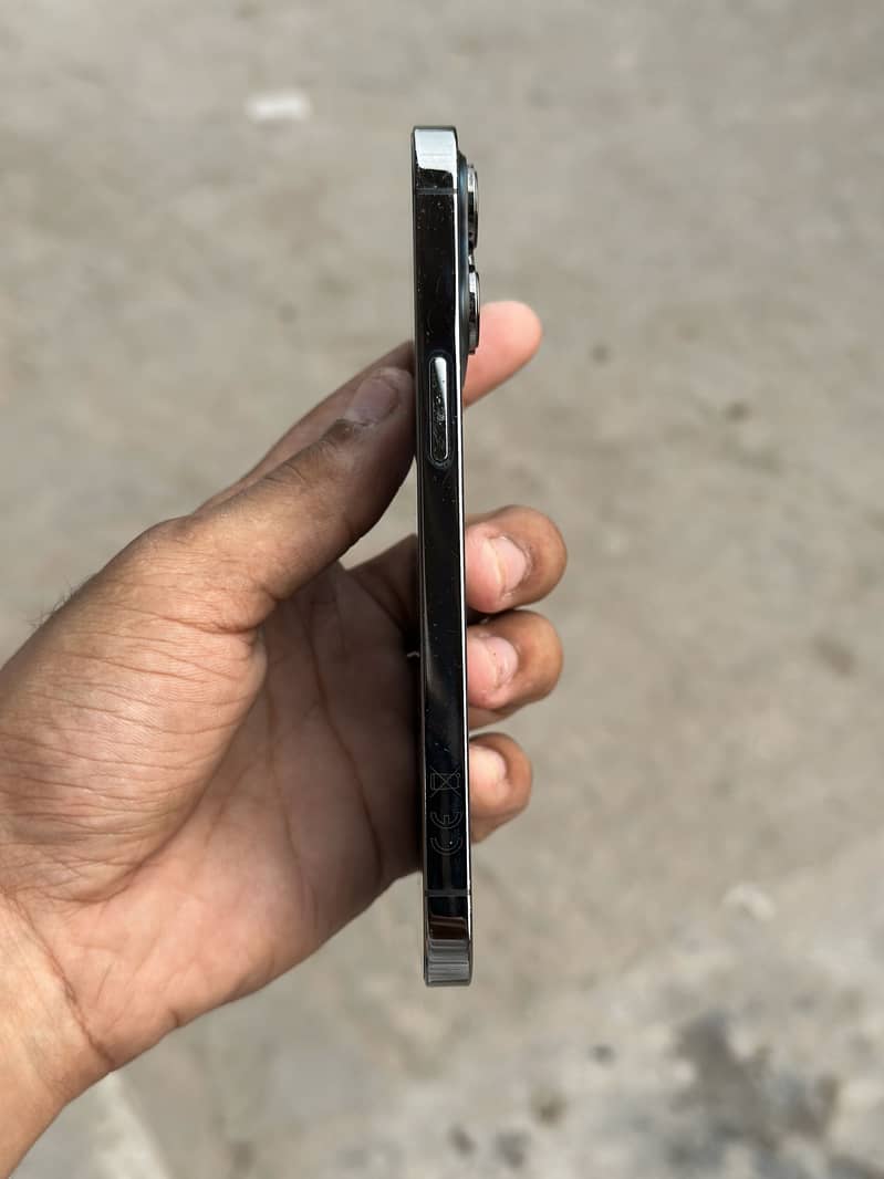 Apple iPhone 13 Pro 2