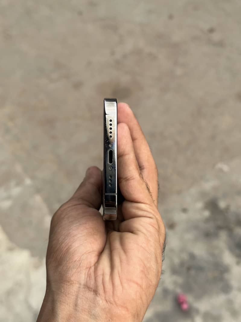 Apple iPhone 13 Pro 8