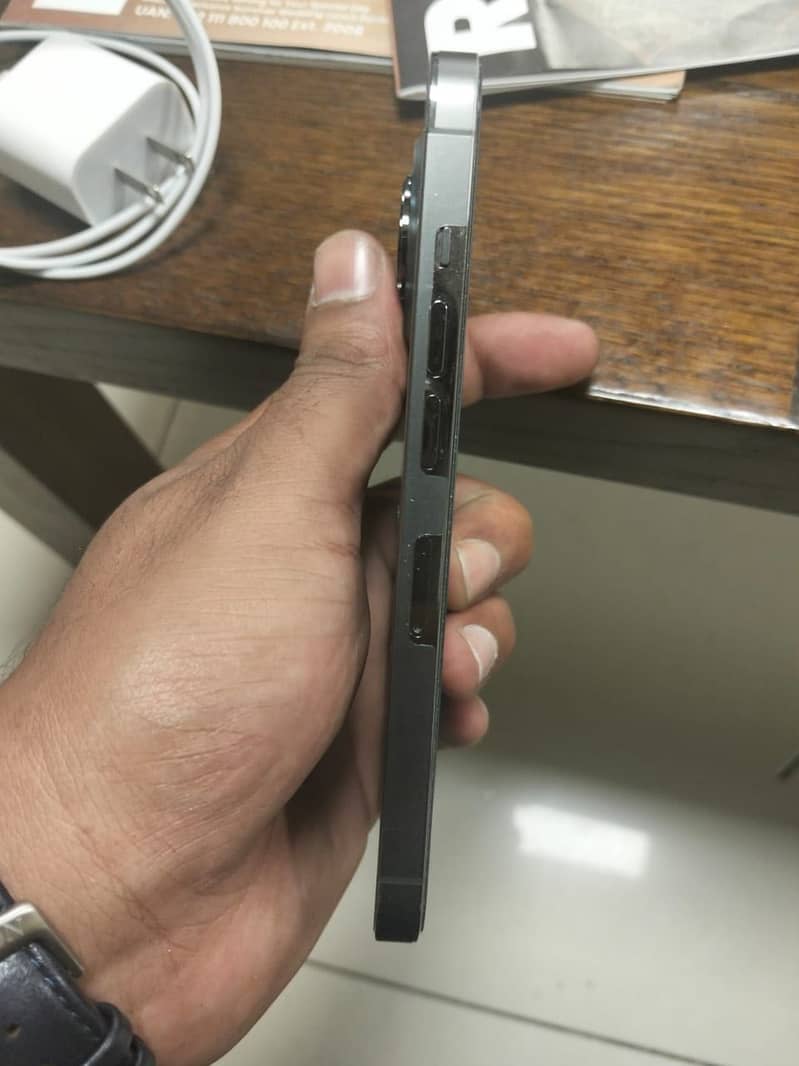 Apple iPhone 13 Pro 2