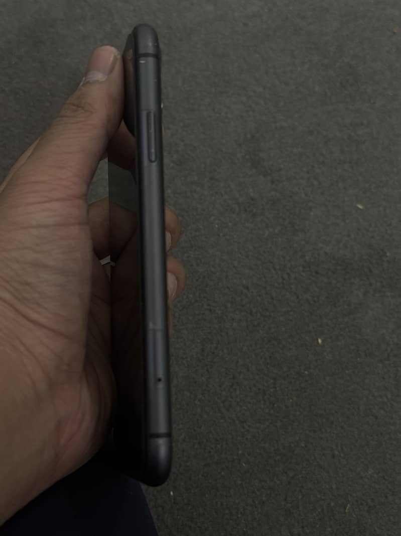 Apple iPhone 11 3