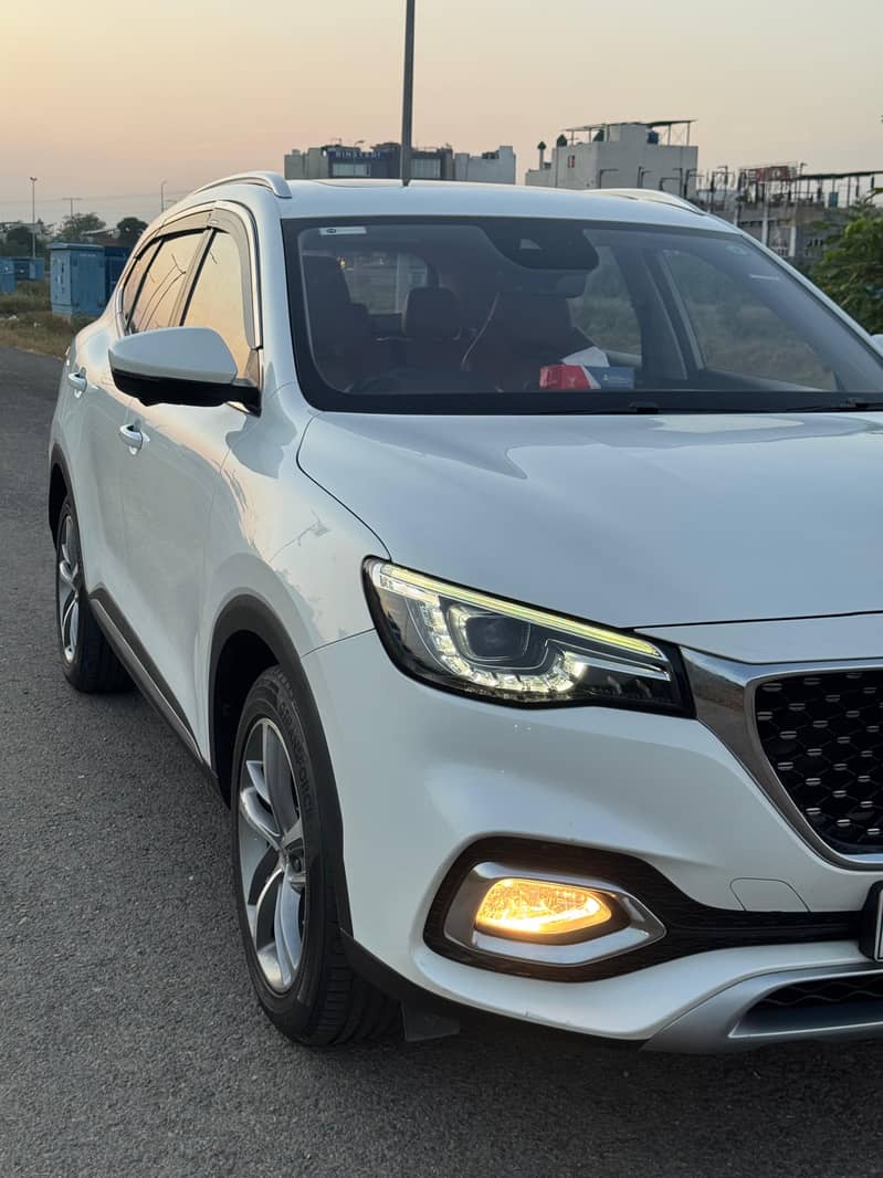 MG HS 2021 1